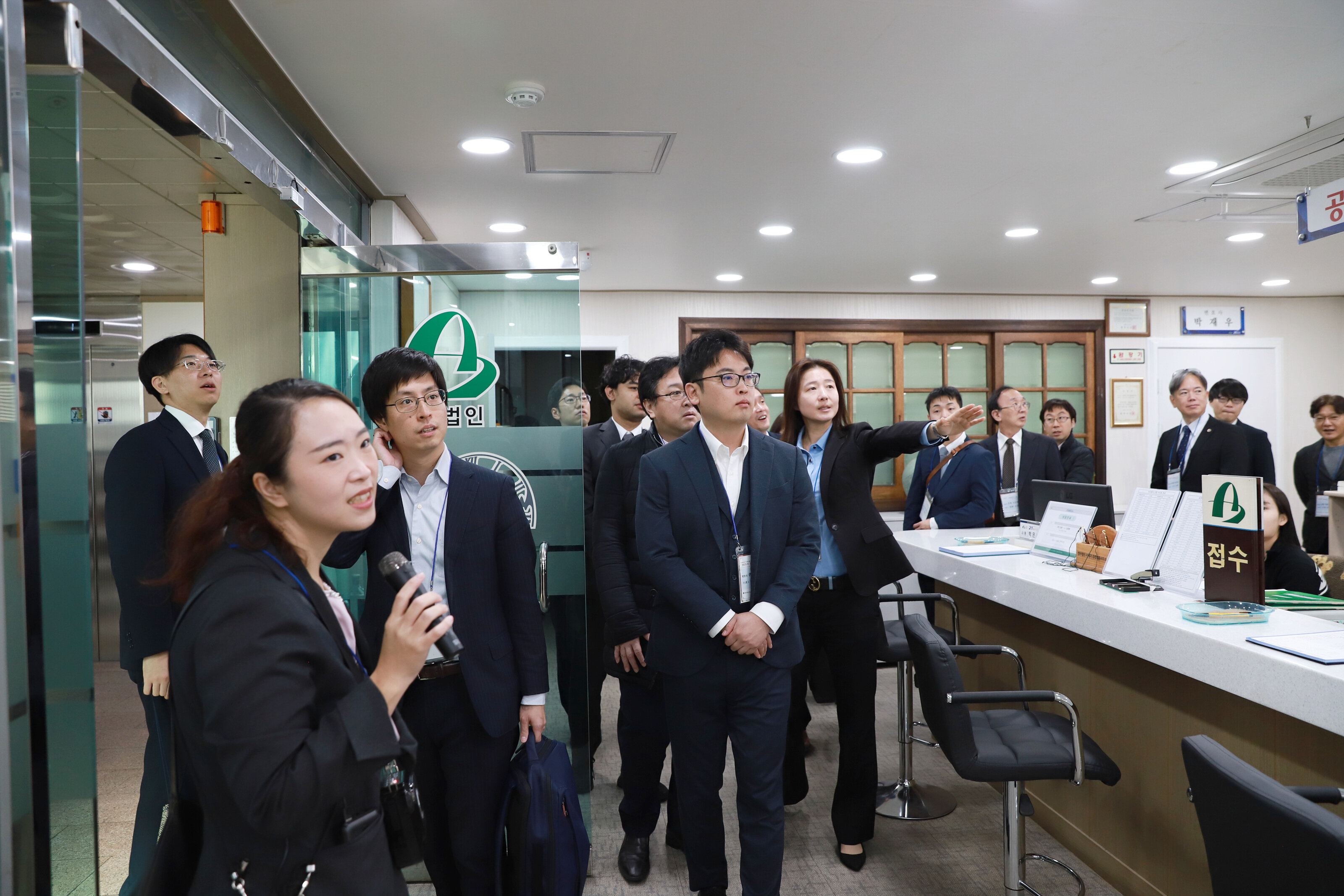 11月号「韓国法制度視察」写真②弁護士事務所.jpg